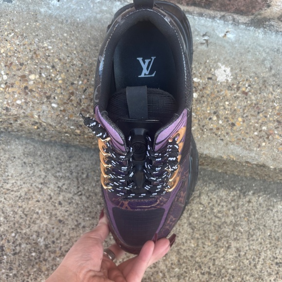 Louis Vuitton Sneakers // LV Runaway Pulse Trainers - Picture 6 of 7